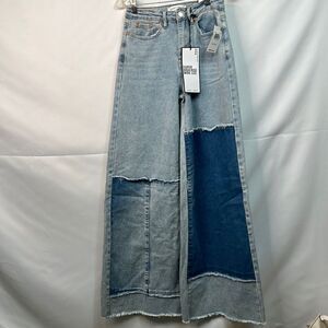 Almost Famous Super High rise wide leg light wash jeans size 0 NWT